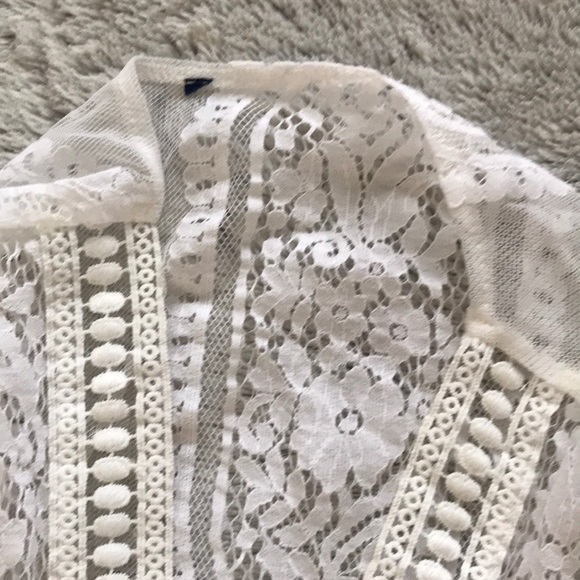 SOLD ✨ Francesca’s Sheer Lace Kimono - Picture 6 of 8